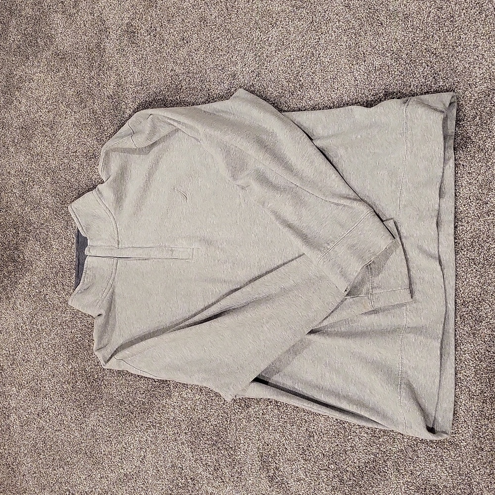 Men's pull over sweatshirt